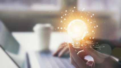 现在社会上哪个行业比较吃香？