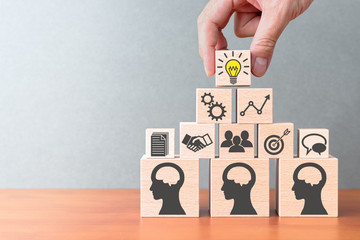 现在社会上哪个行业比较吃香？