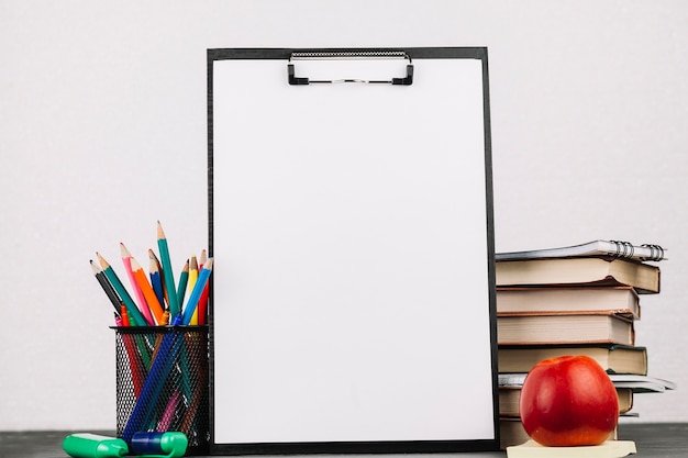 形容全力以赴的成语